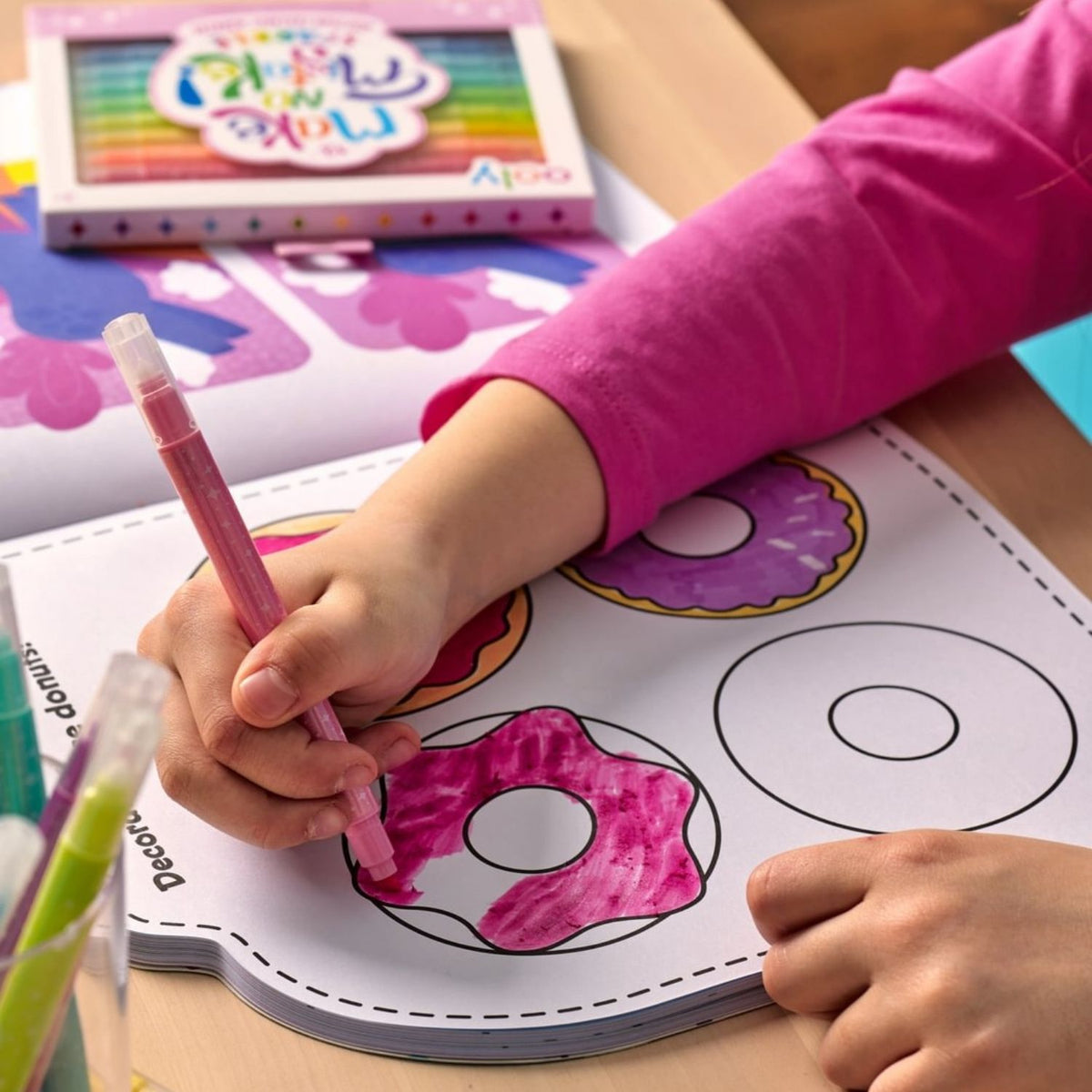 Elevate school notes and drawings with Ooly Sparkle Markers. 12 dual-ended glitter markers that vanish instantly with the magic eraser tip. Great for gifting!